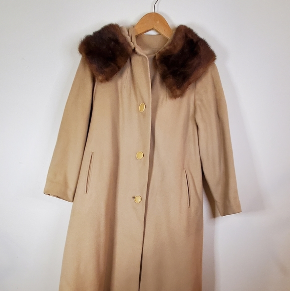 Vintage 60s Midcentury Classic Cream Feminine Button Coat with Brown Fur Collar - Picture 2 of 16